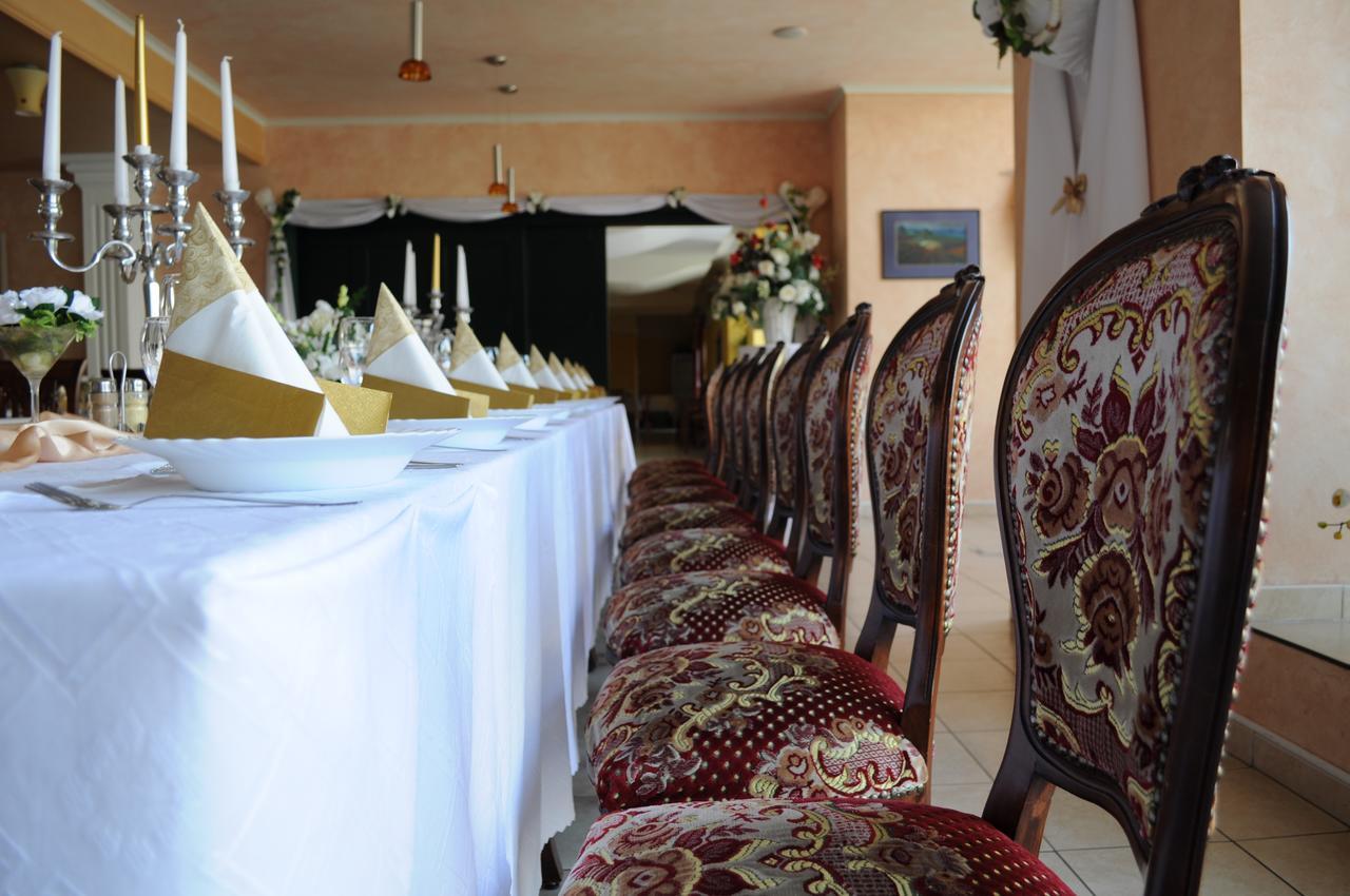 Hotel Mladost Lipany Esterno foto