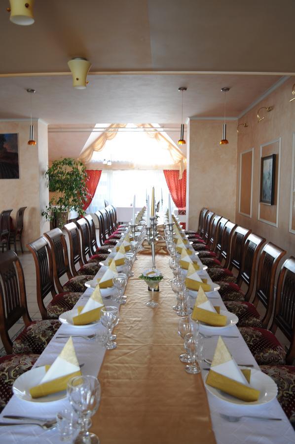 Hotel Mladost Lipany Esterno foto