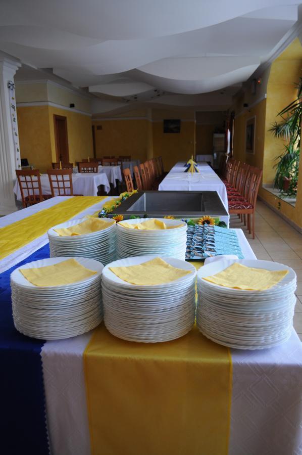 Hotel Mladost Lipany Esterno foto
