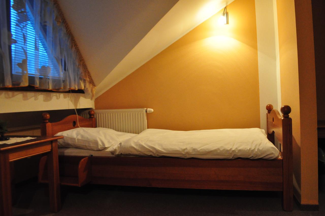 Hotel Mladost Lipany Esterno foto