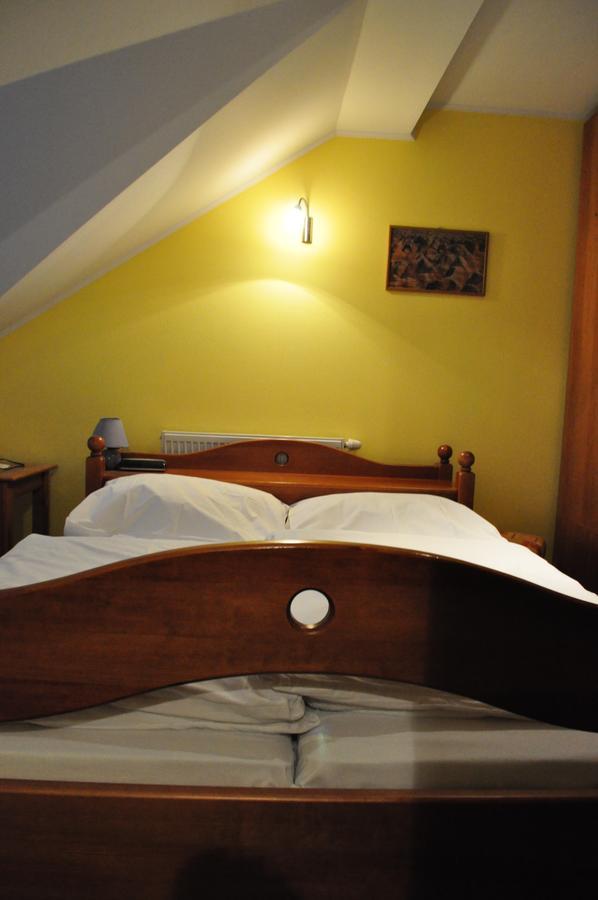 Hotel Mladost Lipany Esterno foto