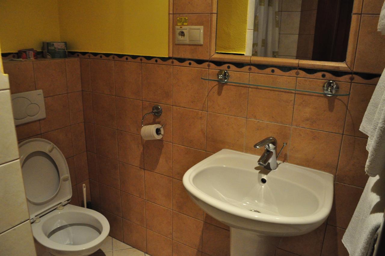 Hotel Mladost Lipany Esterno foto