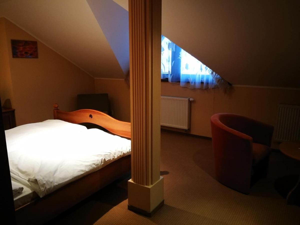 Hotel Mladost Lipany Esterno foto