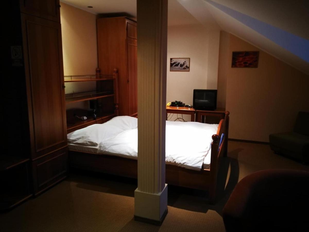 Hotel Mladost Lipany Esterno foto