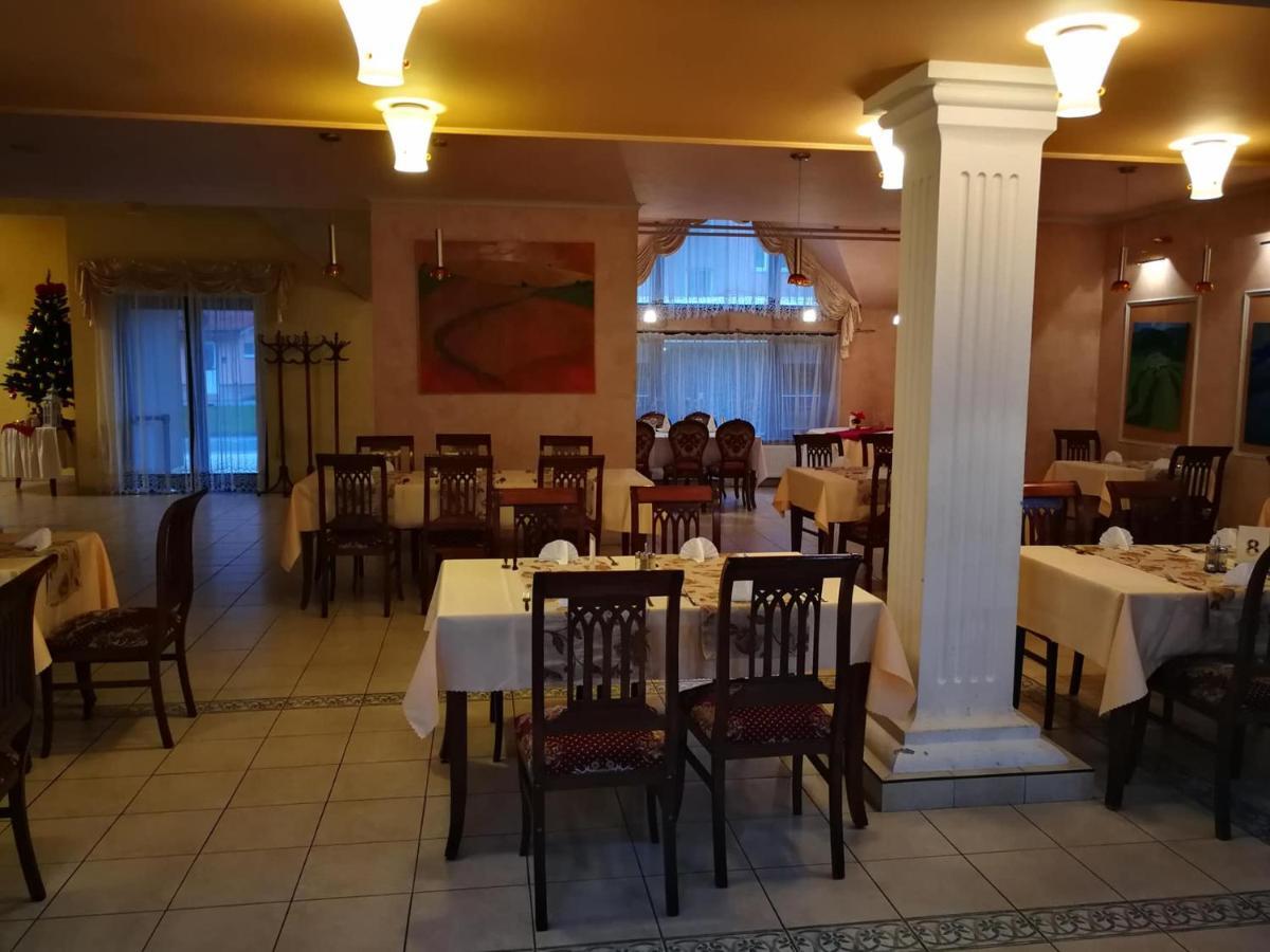 Hotel Mladost Lipany Esterno foto