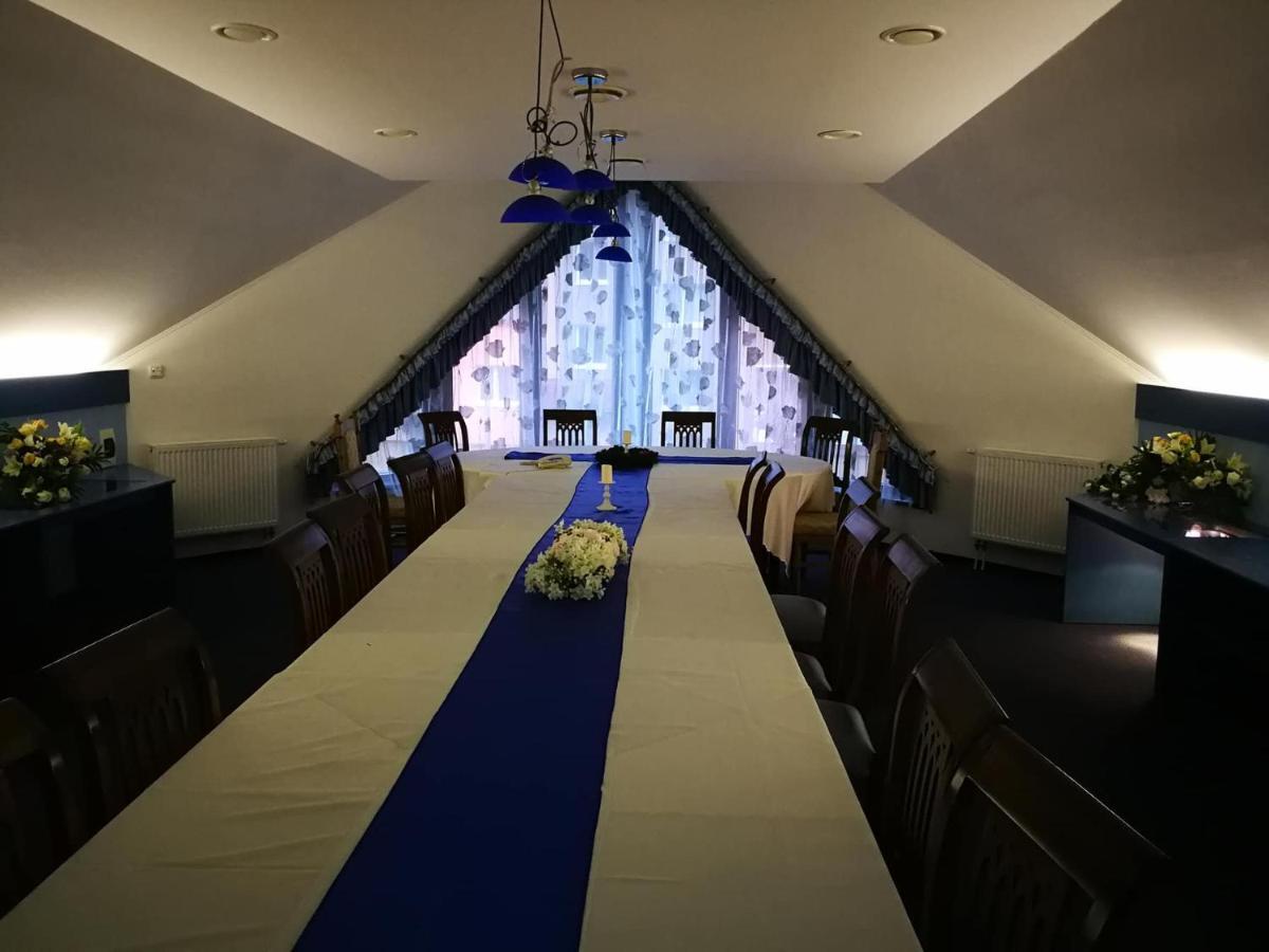 Hotel Mladost Lipany Esterno foto