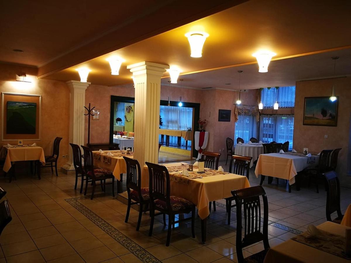 Hotel Mladost Lipany Esterno foto