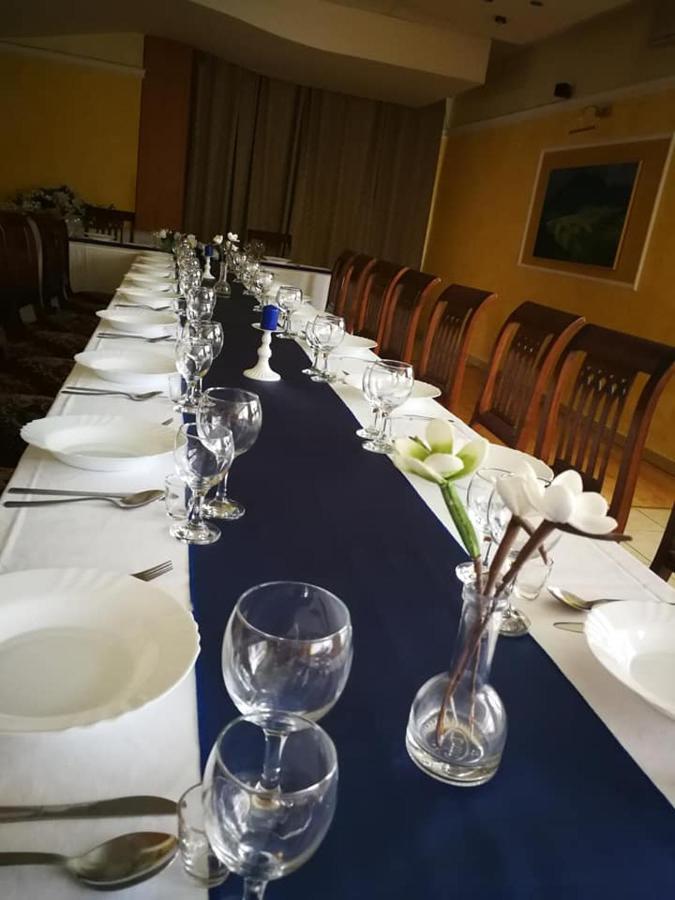 Hotel Mladost Lipany Esterno foto
